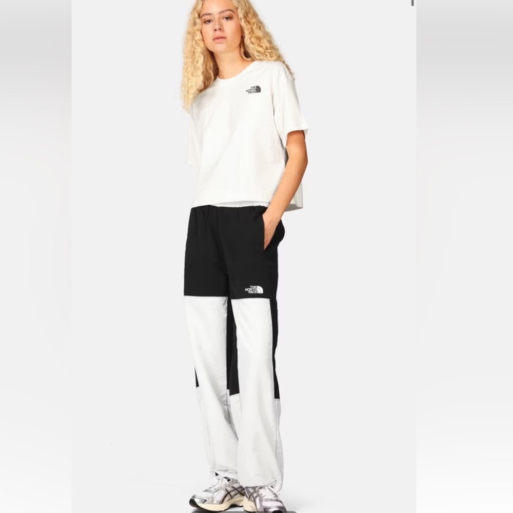 NWT The North Face nylon east pants/ sweatpants Women Large black and white
